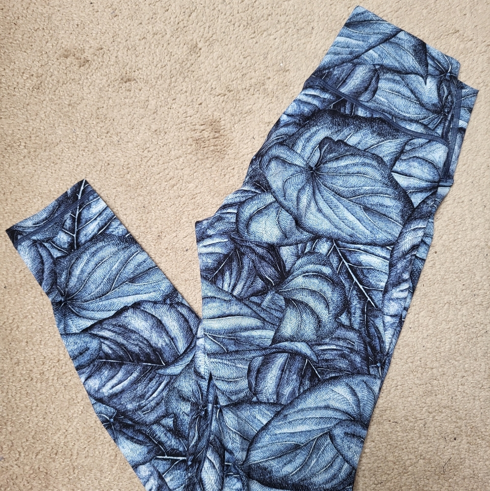 NWOT, Rare blue leaf print Lululemon wunder under Hi-rise leggings size 10! - Picture 5 of 8